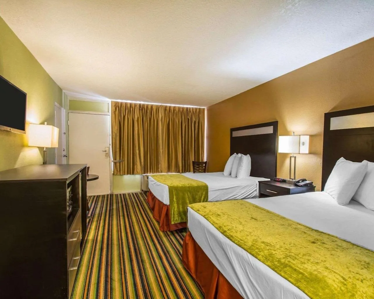 **  Sunset Palm Hotel Davenport United States